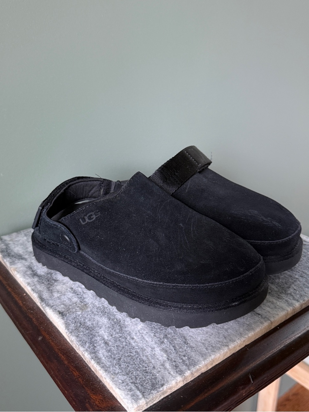 UGG - Goldenstar Clogs - Size 6.5